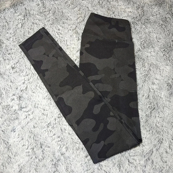 NEW American Giant Black Gray Camo Leggings Size 0 Pocket Power Legging - Picture 2 of 6